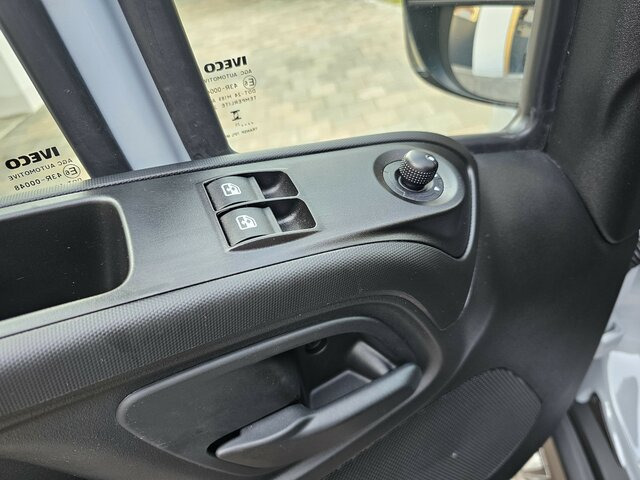 IVECO Daily 35S18HA8V DOKA Hi-Matic 12m³ 2xSchiebetür - Furgon, Dostavno vozilo sa duplom kabinom: slika 2 IVECO Daily 35S18HA8V DOKA Hi-Matic 12m³ 2xSchiebetür - Furgon, Dostavno vozilo sa duplom kabinom: slika 2