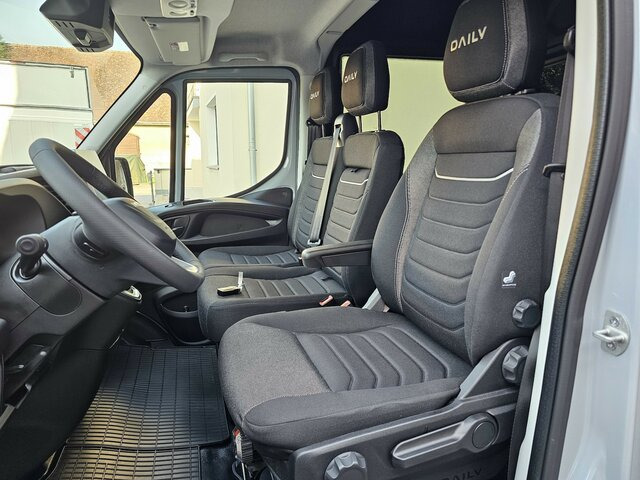 IVECO Daily 35S18HA8V DOKA Hi-Matic 12m³ 2xSchiebetür - Furgon, Dostavno vozilo sa duplom kabinom: slika 3 IVECO Daily 35S18HA8V DOKA Hi-Matic 12m³ 2xSchiebetür - Furgon, Dostavno vozilo sa duplom kabinom: slika 3