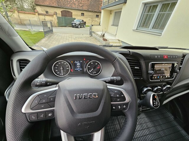 IVECO Daily 35S18HA8V DOKA Snoeks Mixto Hi-Matic 16m³ - Furgon, Dostavno vozilo sa duplom kabinom: slika 3 IVECO Daily 35S18HA8V DOKA Snoeks Mixto Hi-Matic 16m³ - Furgon, Dostavno vozilo sa duplom kabinom: slika 3