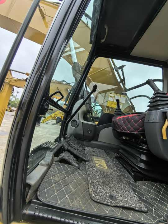CAT 320D excavator - Bager guseničar: slika 5 CAT 320D excavator - Bager guseničar: slika 5