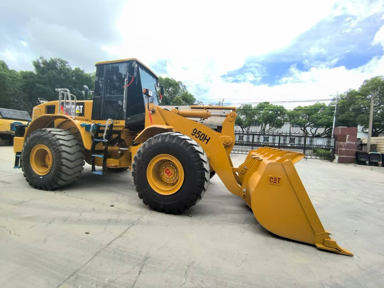 CAT 950H - Utovarivač točkaš: slika 1 CAT 950H - Utovarivač točkaš: slika 1