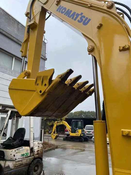 Competitive Price Used Komatsu Excavator PC35 PC55MR2 excellent condition Komatsu pc35mr Excavator - Bager guseničar: slika 4 Competitive Price Used Komatsu Excavator PC35 PC55MR2 excellent condition Komatsu pc35mr Excavator - Bager guseničar: slika 4
