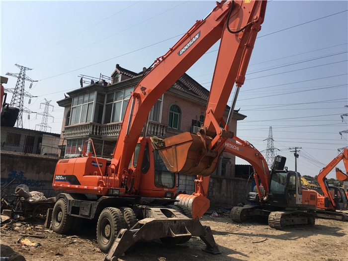 Doosan DH210w-7 wheel excavator - Bager točkaš: slika 3 Doosan DH210w-7 wheel excavator - Bager točkaš: slika 3