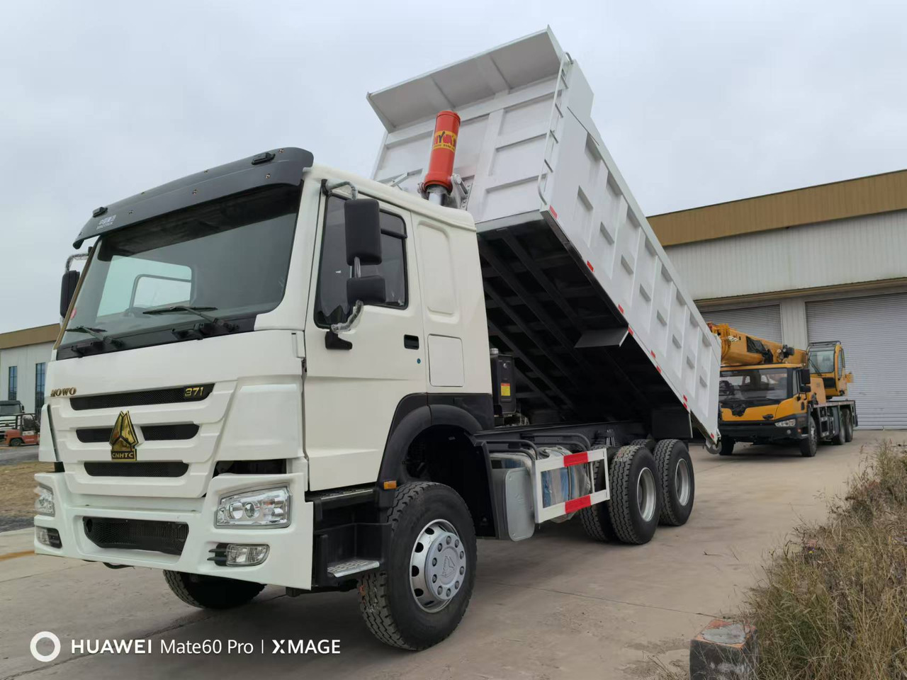 HOWO Howo 371 Used Dump Truck 6x4 - Istovarivač: slika 2 HOWO Howo 371 Used Dump Truck 6x4 - Istovarivač: slika 2