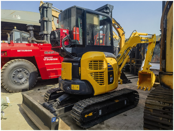 PC30 komatsu hydraulic excavator small digger in good condition on sale - Bager guseničar: slika 1 PC30 komatsu hydraulic excavator small digger in good condition on sale - Bager guseničar: slika 1