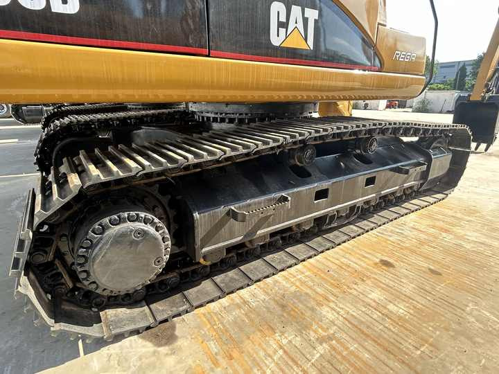 Used Caterpillar CAT 330D 330DL japanese used excavator secondhand machine digger CAT330 CAT330D - Bager guseničar: slika 2 Used Caterpillar CAT 330D 330DL japanese used excavator secondhand machine digger CAT330 CAT330D - Bager guseničar: slika 2