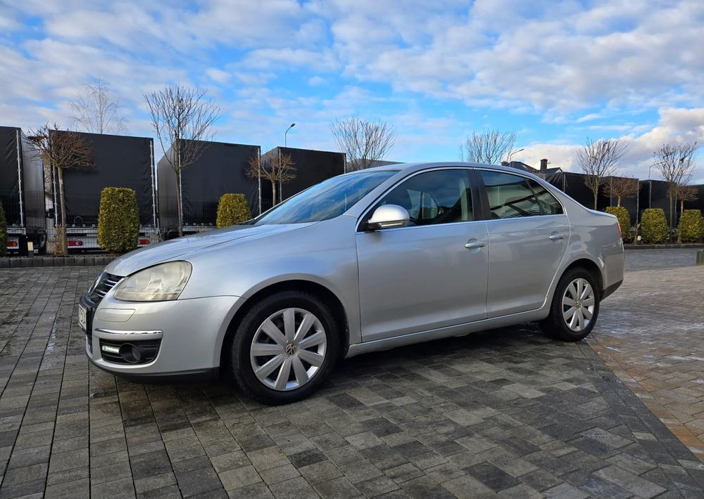 Volkswagen Jetta 2.0 TDI Sportline - Limuzina: slika 5 Volkswagen Jetta 2.0 TDI Sportline - Limuzina: slika 5