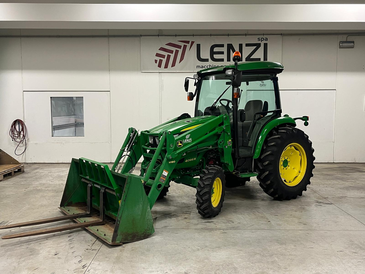 JOHN DEERE 4066 R ( IDROSTATICO ) - Traktor: slika 1 JOHN DEERE 4066 R ( IDROSTATICO ) - Traktor: slika 1