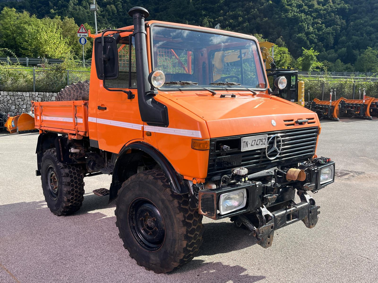 MERCEDES BENZ UNIMOG U1200 – 70 - Istovarivač: slika 4 MERCEDES BENZ UNIMOG U1200 – 70 - Istovarivač: slika 4