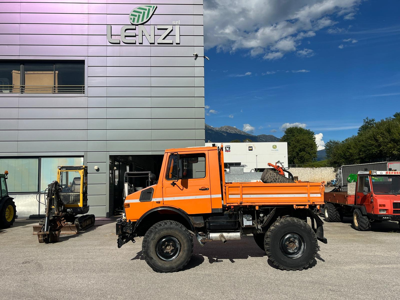 MERCEDES BENZ UNIMOG U1200 – 70 - Istovarivač: slika 2 MERCEDES BENZ UNIMOG U1200 – 70 - Istovarivač: slika 2
