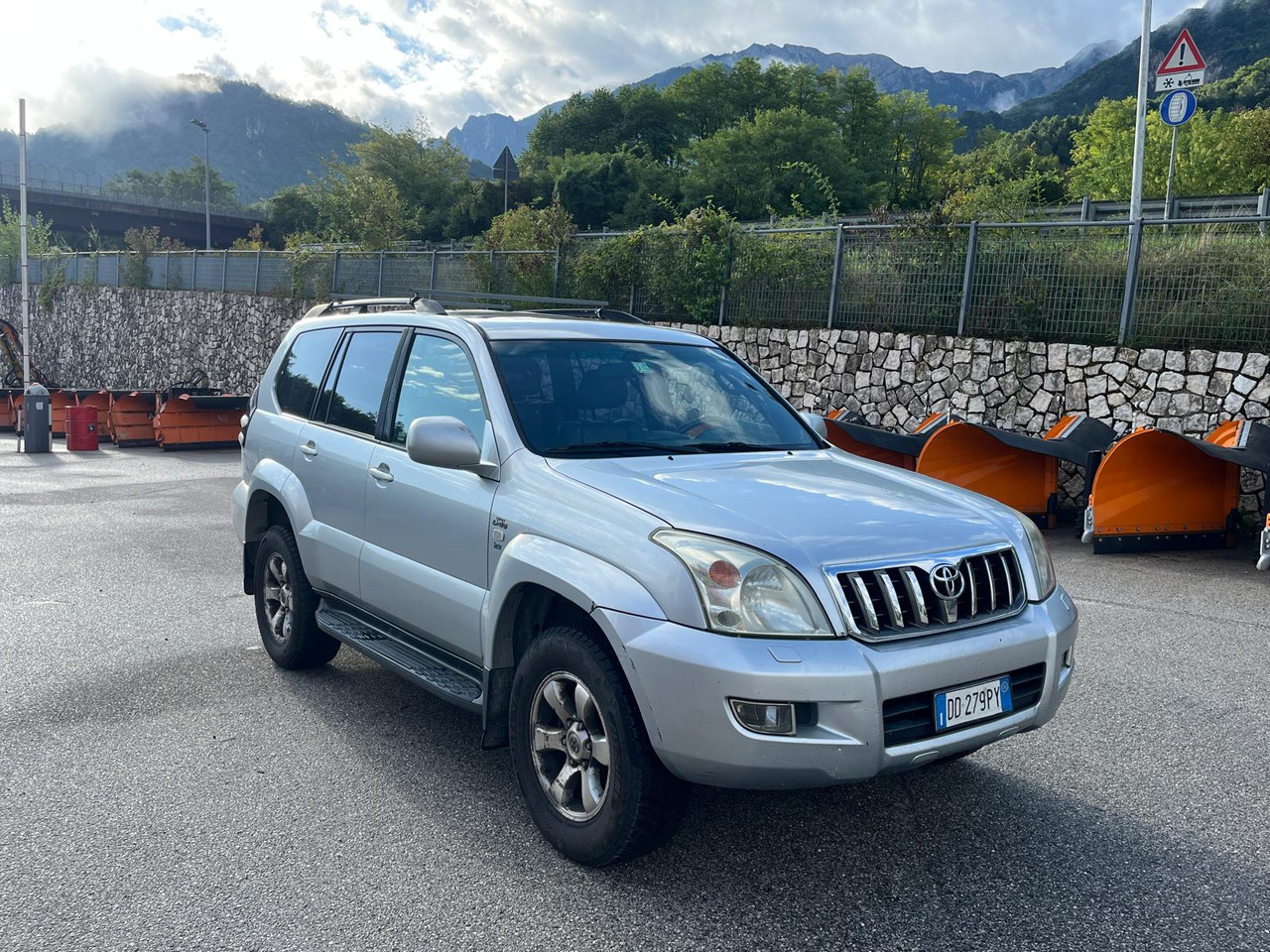 TOYOTA LAND CRUISER 4X4 3.0 D-4D - Automobil: slika 4 TOYOTA LAND CRUISER 4X4 3.0 D-4D - Automobil: slika 4