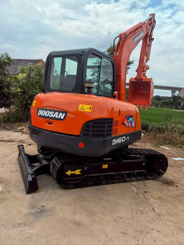 Doosan DH 60 - Mini bager: slika 1 Doosan DH 60 - Mini bager: slika 1