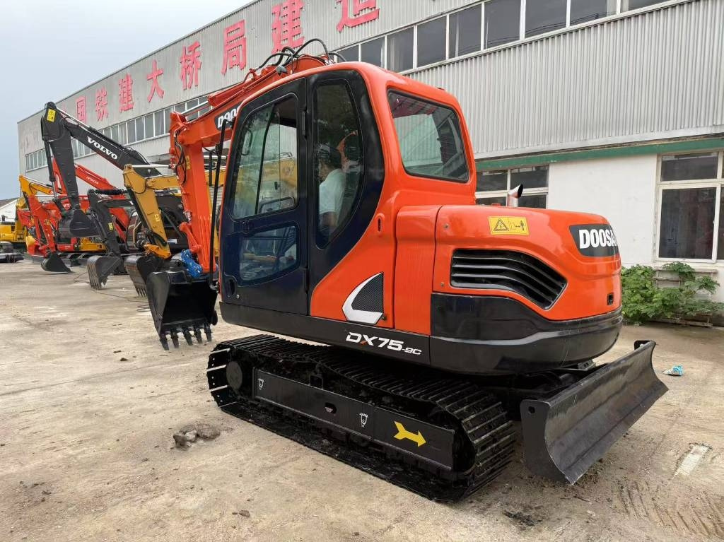 Doosan DX 75 - Bager guseničar: slika 1 Doosan DX 75 - Bager guseničar: slika 1
