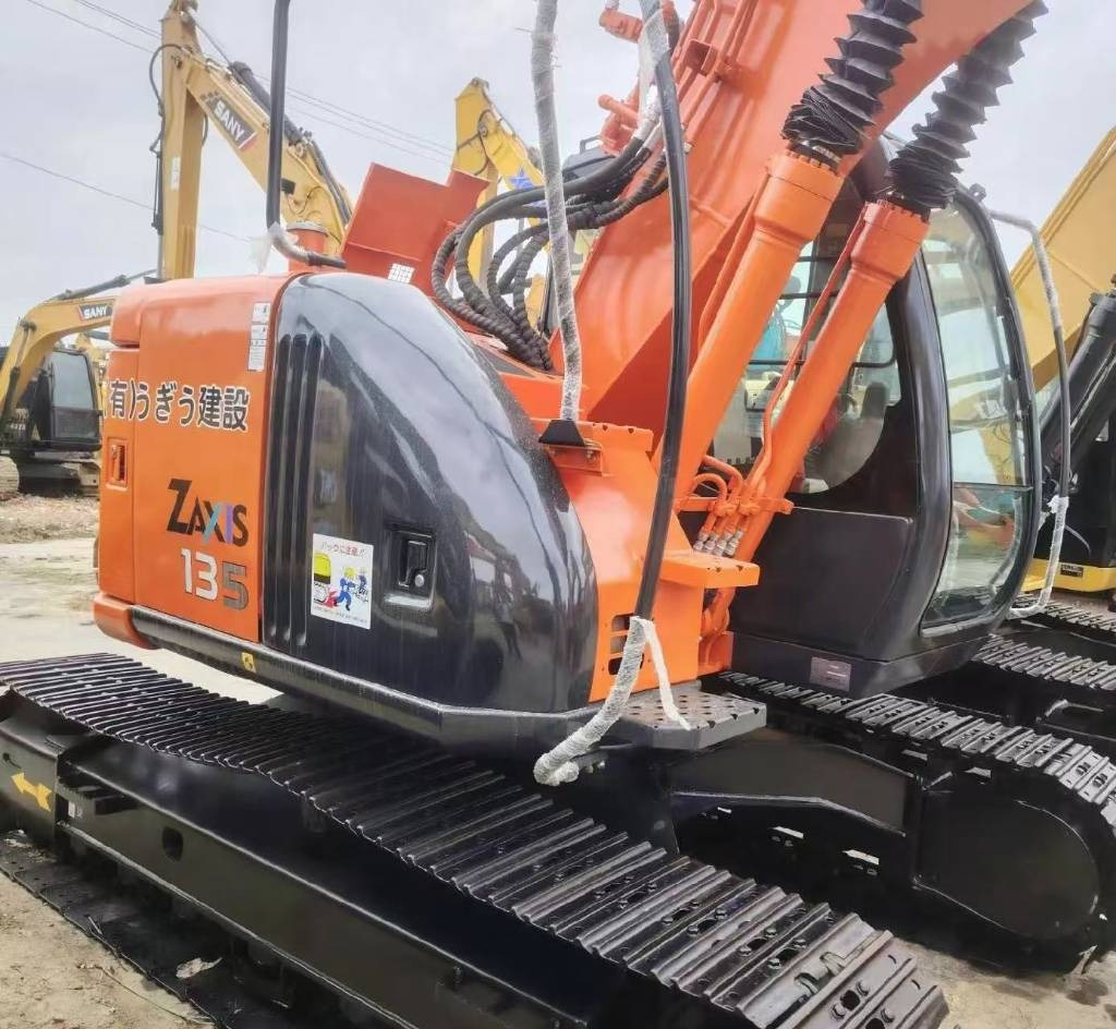 Hitachi 135US-6 - Bager guseničar: slika 1 Hitachi 135US-6 - Bager guseničar: slika 1