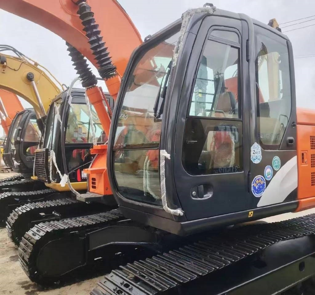 Hitachi 135US-6 - Bager guseničar: slika 4 Hitachi 135US-6 - Bager guseničar: slika 4