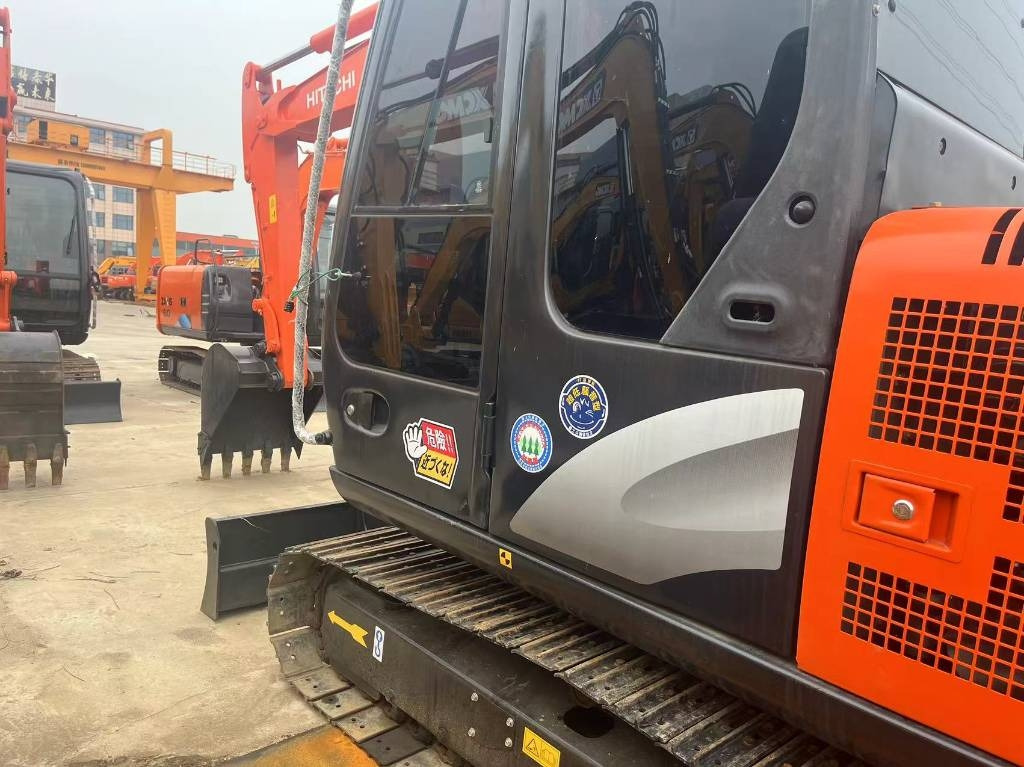 Hitachi ZX 60 - Mini bager: slika 1 Hitachi ZX 60 - Mini bager: slika 1