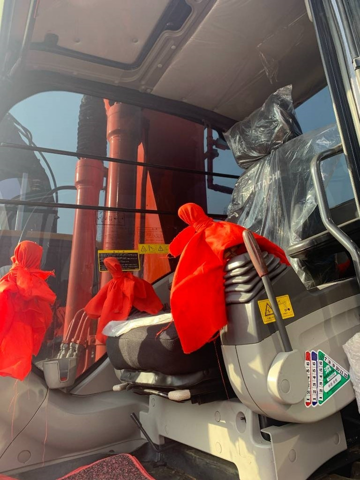 Hitachi Zaxis 200 LC - Bager guseničar: slika 2 Hitachi Zaxis 200 LC - Bager guseničar: slika 2