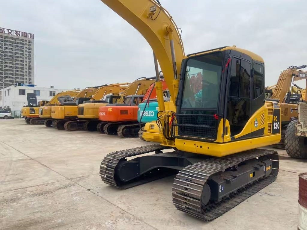 Bager guseničar Komatsu PC 130: slika 8