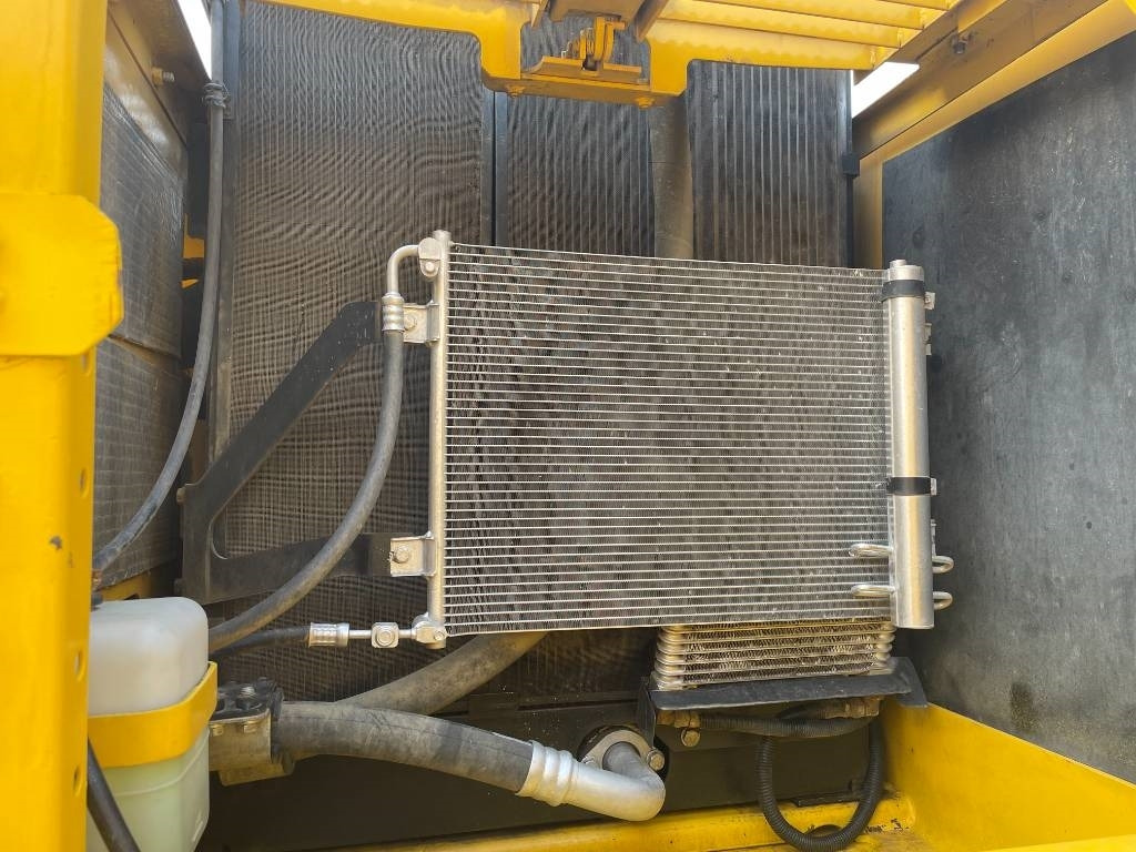 Komatsu PC 200-8 - Bager guseničar: slika 4 Komatsu PC 200-8 - Bager guseničar: slika 4