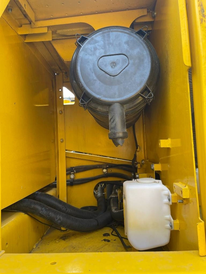 Komatsu PC 200-8 - Bager guseničar: slika 5 Komatsu PC 200-8 - Bager guseničar: slika 5