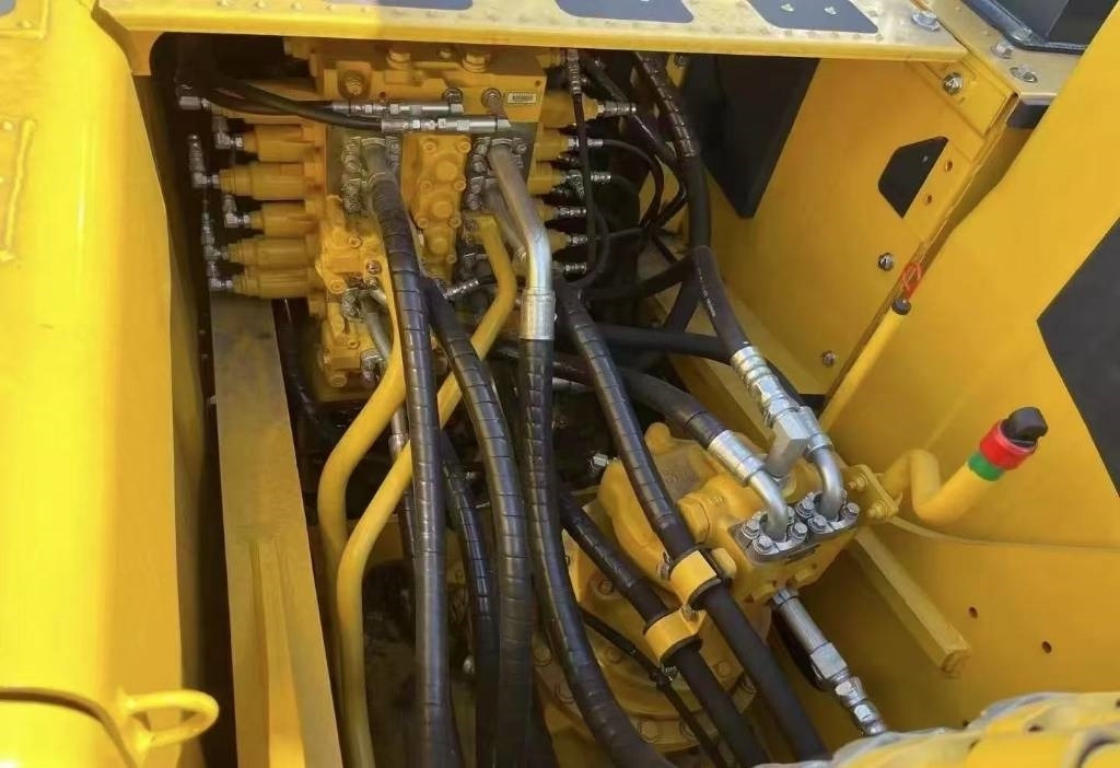 Komatsu PC 200-8 - Bager guseničar: slika 3 Komatsu PC 200-8 - Bager guseničar: slika 3