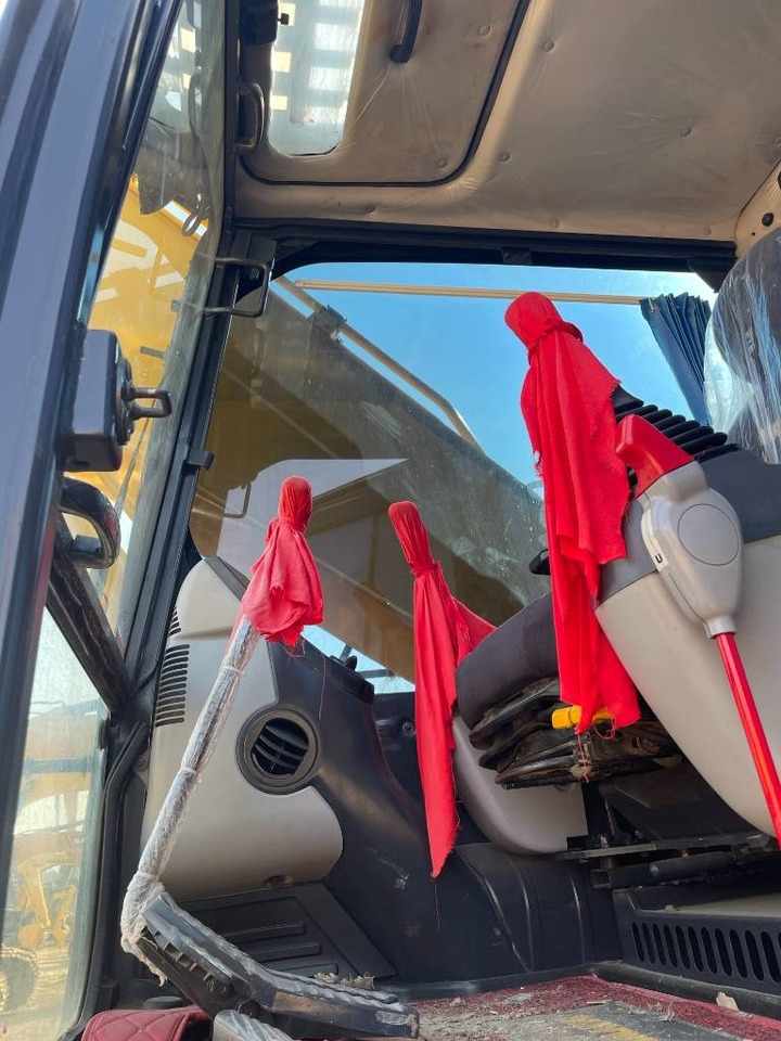 Komatsu PC 210 - Bager guseničar: slika 3 Komatsu PC 210 - Bager guseničar: slika 3