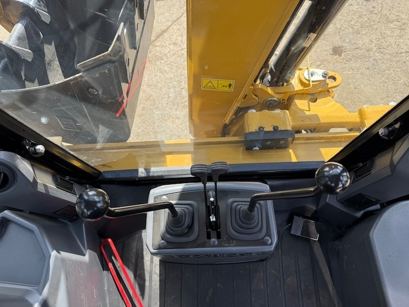 Novu Bager utovarivač CAT 424: slika 17 Novu Bager utovarivač CAT 424: slika 17