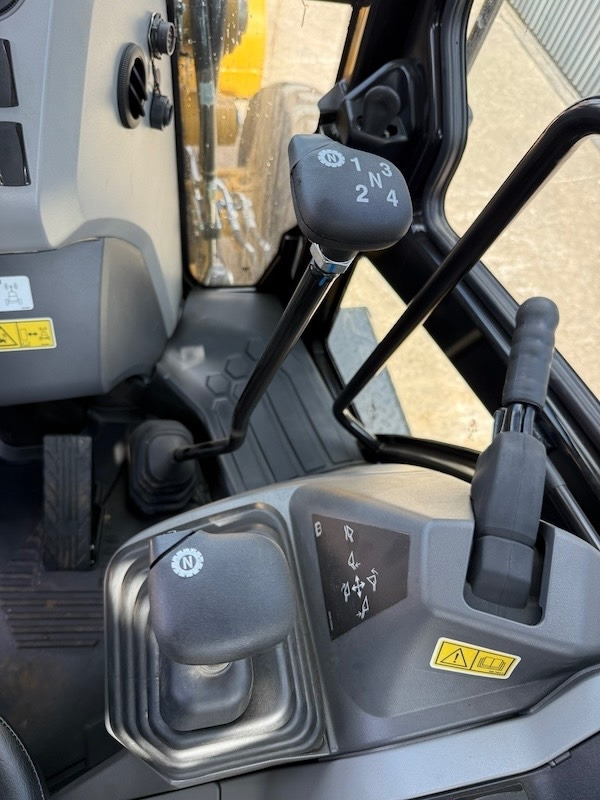 Novu Bager utovarivač CAT 424: slika 13 Novu Bager utovarivač CAT 424: slika 13