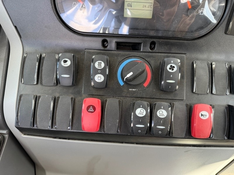 Novu Bager utovarivač CAT 424: slika 15 Novu Bager utovarivač CAT 424: slika 15