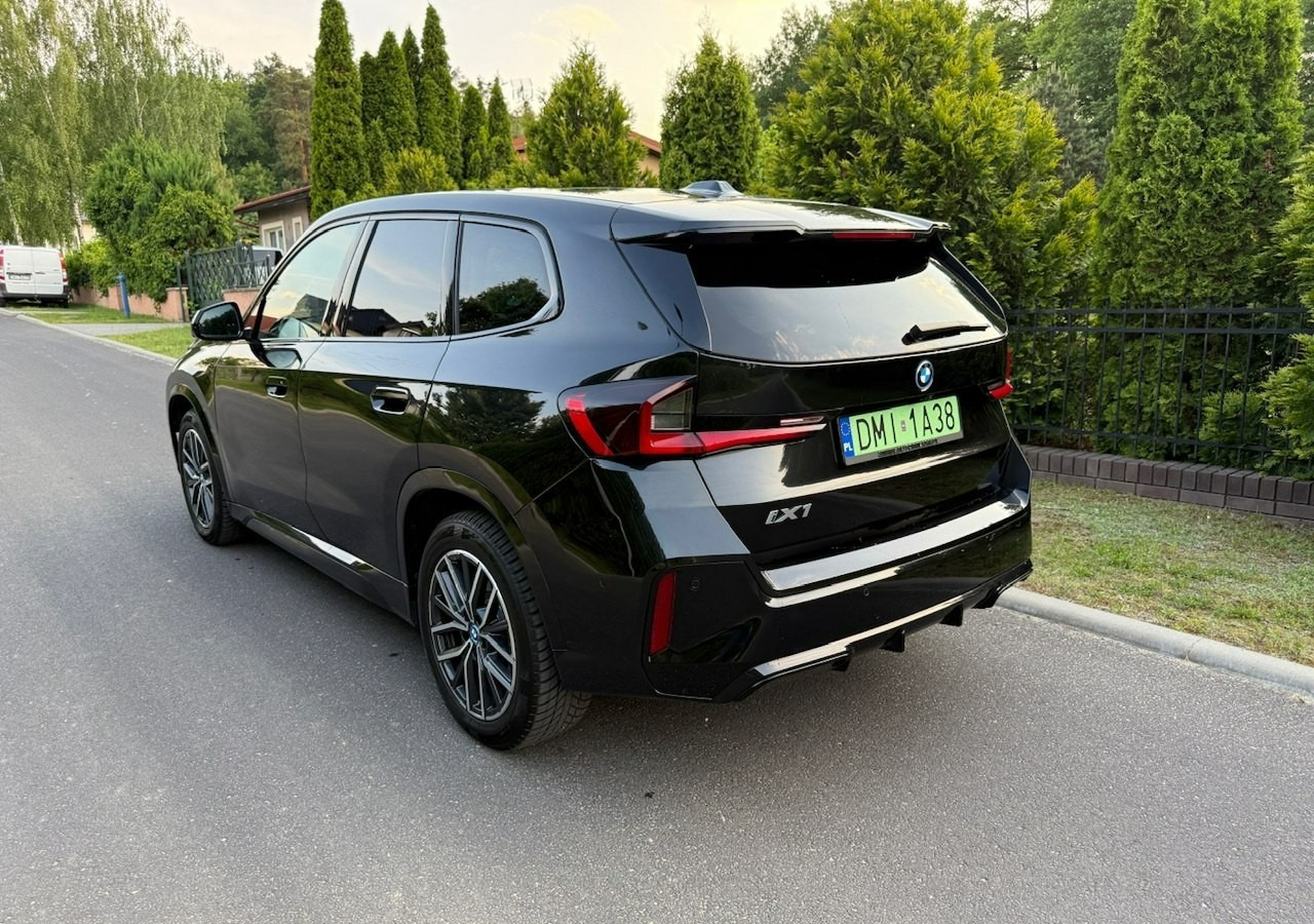 BMW X1 iX1 iX1 xDrive30 313KM M-Sport H/K Panorama AdaptiveLed Masaże Kam360 - SUV: slika 3 BMW X1 iX1 iX1 xDrive30 313KM M-Sport H/K Panorama AdaptiveLed Masaże Kam360 - SUV: slika 3