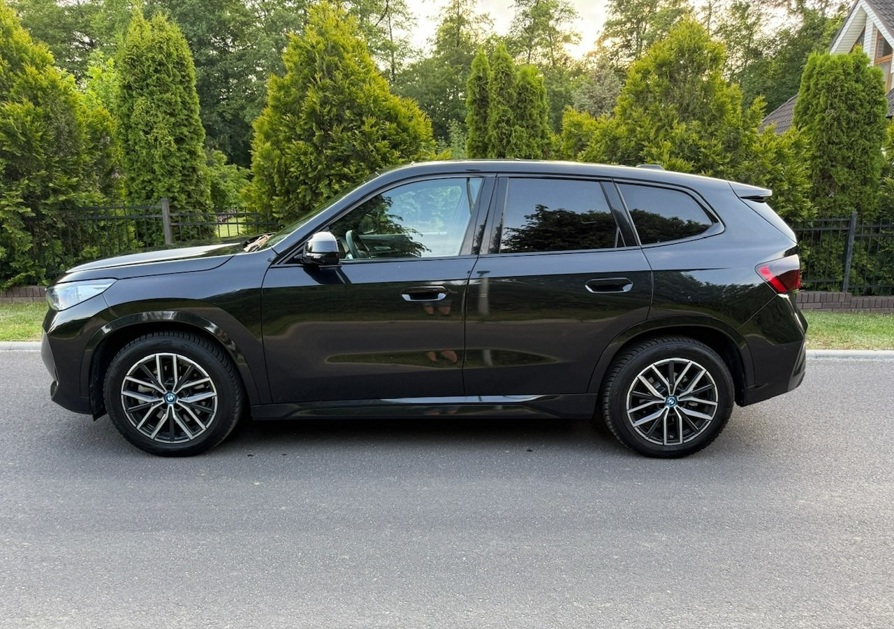BMW X1 iX1 iX1 xDrive30 313KM M-Sport H/K Panorama AdaptiveLed Masaże Kam360 - SUV: slika 2 BMW X1 iX1 iX1 xDrive30 313KM M-Sport H/K Panorama AdaptiveLed Masaże Kam360 - SUV: slika 2