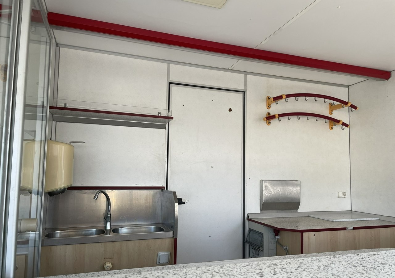 Fiat Ducato Autosklep wędlin Gastronomiczna food truck foodtruck W-zasil DMC 350 - Hrana kamion: slika 3 Fiat Ducato Autosklep wędlin Gastronomiczna food truck foodtruck W-zasil DMC 350 - Hrana kamion: slika 3