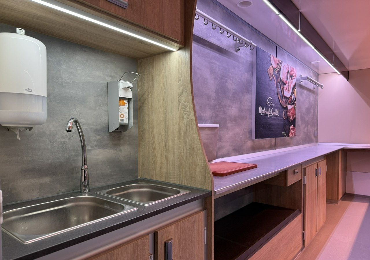 Fiat Ducato Autosklep wędlin Gastronomiczna food truck foodtruck sklep Borco 202 - Hrana kamion: slika 4 Fiat Ducato Autosklep wędlin Gastronomiczna food truck foodtruck sklep Borco 202 - Hrana kamion: slika 4