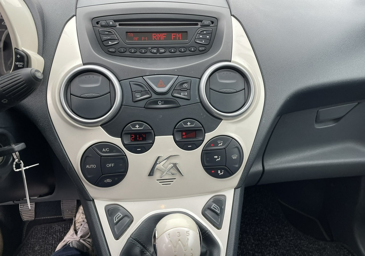 Ford KA II Ford KA 1.2 Champions Edition Klima Panorama 2012 - Hečbek: slika 4 Ford KA II Ford KA 1.2 Champions Edition Klima Panorama 2012 - Hečbek: slika 4