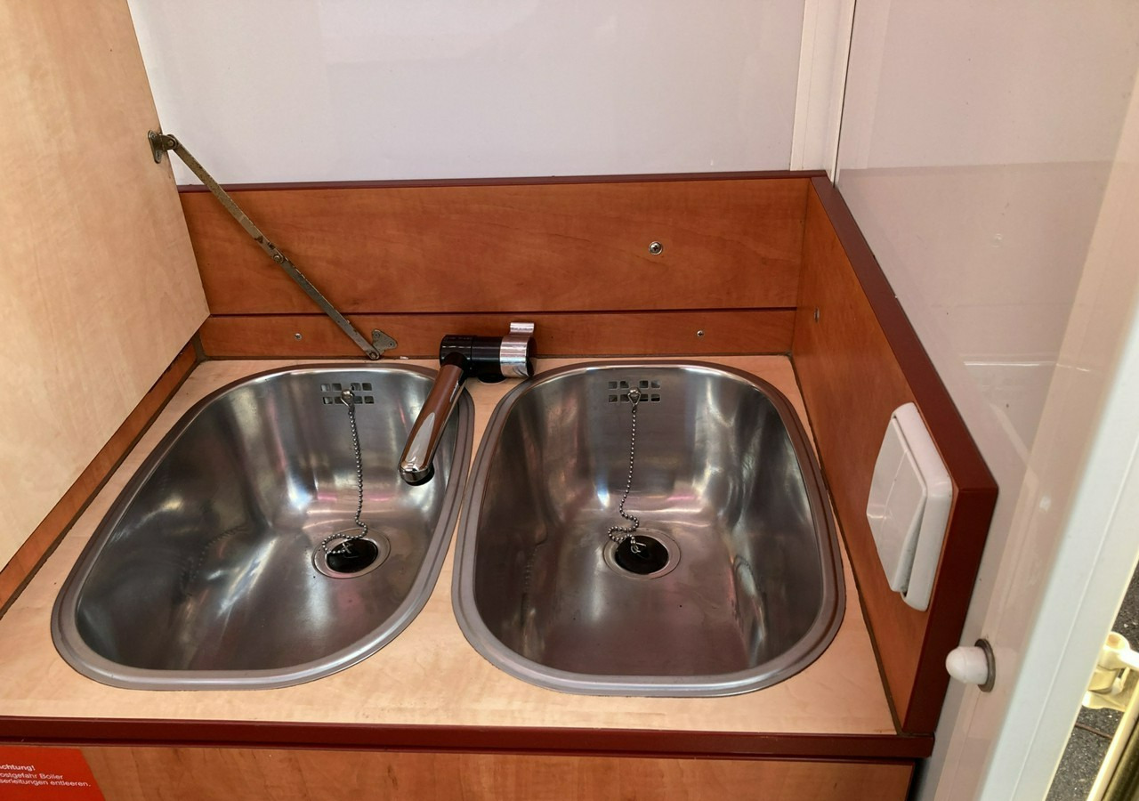 Prikolica za hrane Inna Inny Autosklep wędlin Gastronomiczna food truck foodtruck sklep 2004: slika 10 Prikolica za hrane Inna Inny Autosklep wędlin Gastronomiczna food truck foodtruck sklep 2004: slika 10