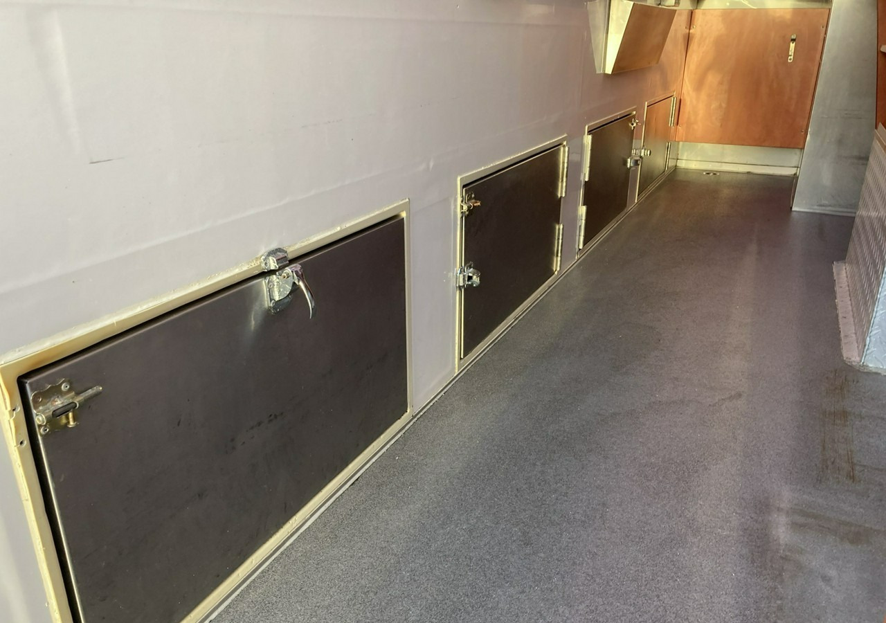 Prikolica za hrane Inna Inny Autosklep wędlin Gastronomiczna food truck foodtruck sklep 2004: slika 7 Prikolica za hrane Inna Inny Autosklep wędlin Gastronomiczna food truck foodtruck sklep 2004: slika 7