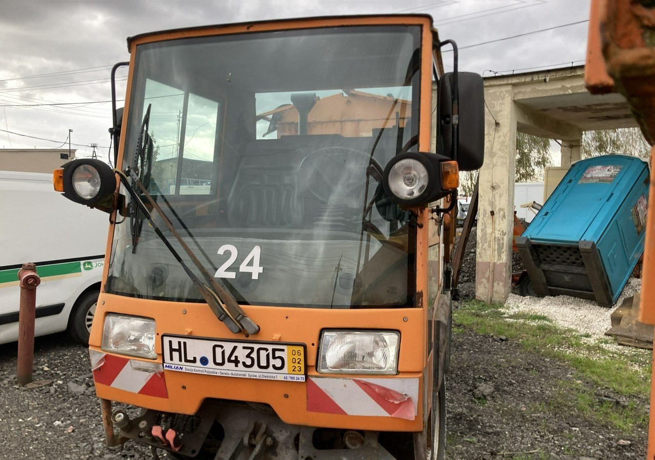 Inna Inny Hansa 4X4 pług posypywarka wywrotka - Vozilo za čišćenje snega: slika 4 Inna Inny Hansa 4X4 pług posypywarka wywrotka - Vozilo za čišćenje snega: slika 4