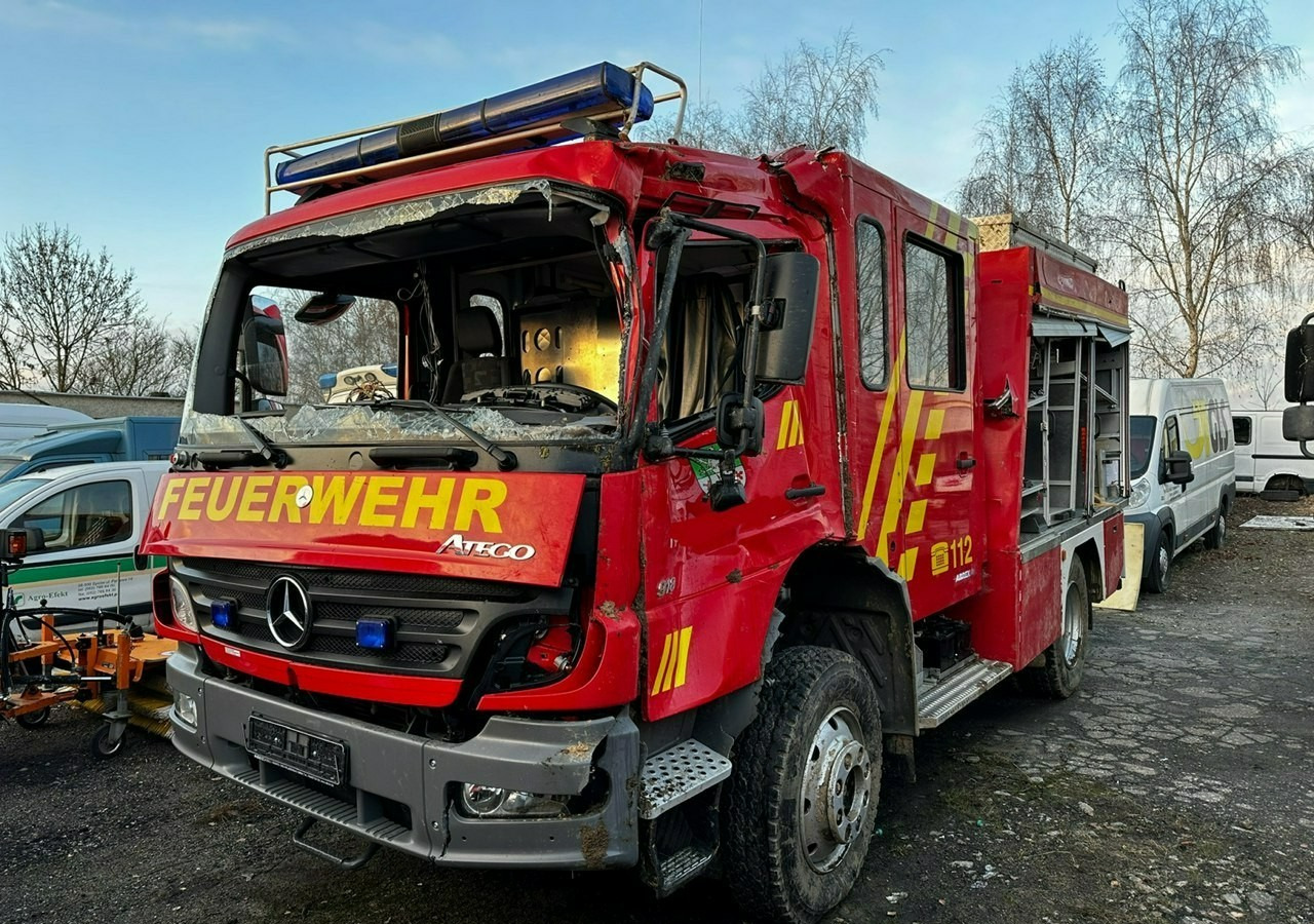 Mercedes-Benz Atego 918 Straż Pożarna 4X4 Wóz strażacki 2006 Atego 918 Straż Pożarna 4X4 Wóz strażacki 2006 - Vatrogasni kamion: slika 3 Mercedes-Benz Atego 918 Straż Pożarna 4X4 Wóz strażacki 2006 Atego 918 Straż Pożarna 4X4 Wóz strażacki 2006 - Vatrogasni kamion: slika 3
