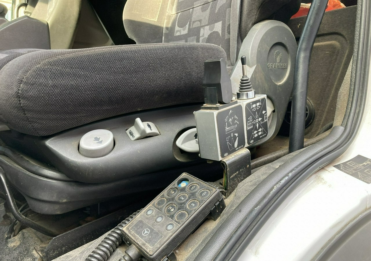 Kamion sa hidrauličnom kukom Mercedes-Benz Inny Mercedes-Benz Mercedes Axor 2543 Hakowiec bramowiec MEILLER-KIPPER Model 2009: slika 19