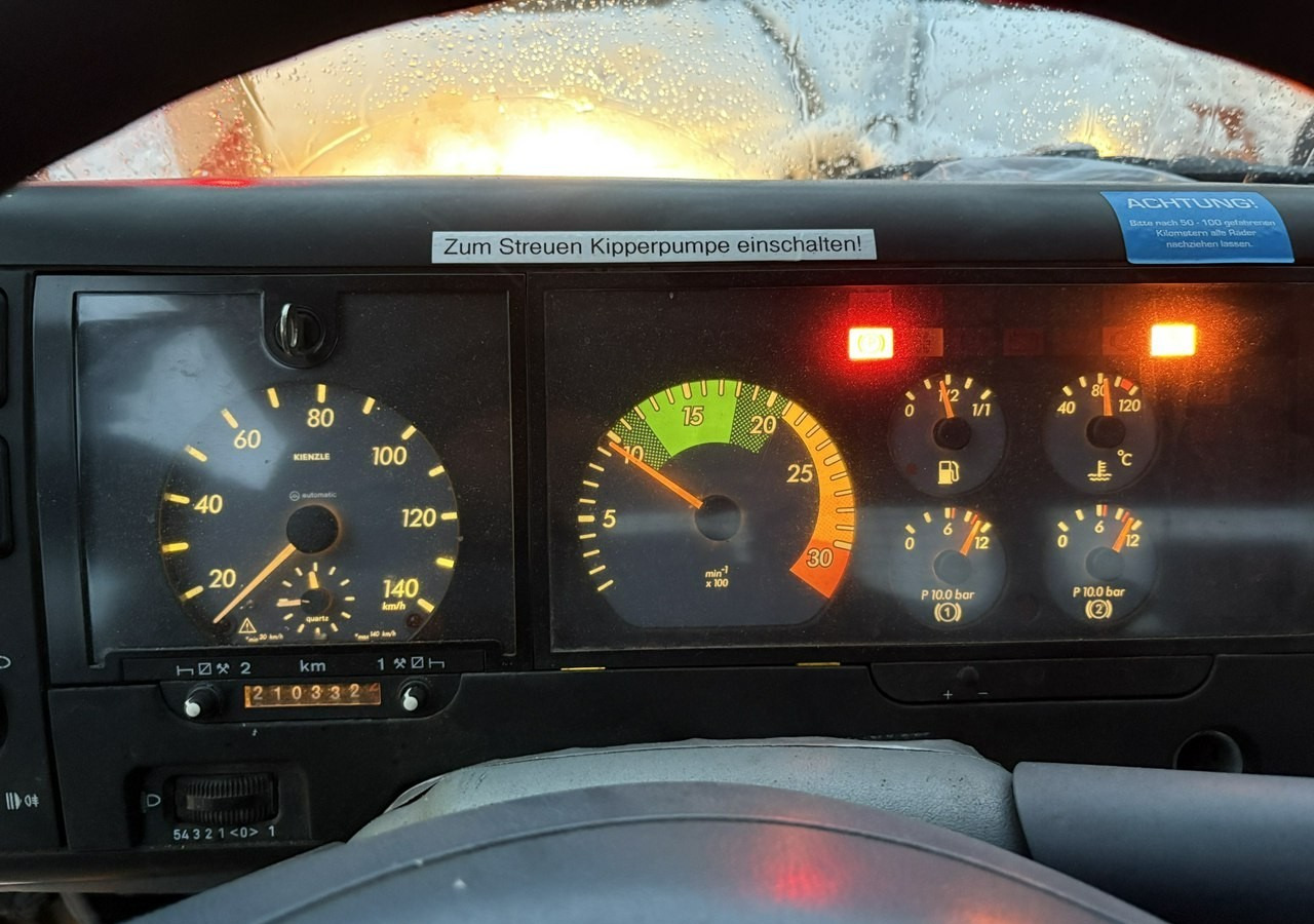 Mercedes-Benz Inny Mercedes-Benz Mercedes Vario 815 Wywrotka 4X4 2004 Pług posypywarka odśnieżarka - Vozilo za čišćenje snega: slika 5 Mercedes-Benz Inny Mercedes-Benz Mercedes Vario 815 Wywrotka 4X4 2004 Pług posypywarka odśnieżarka - Vozilo za čišćenje snega: slika 5