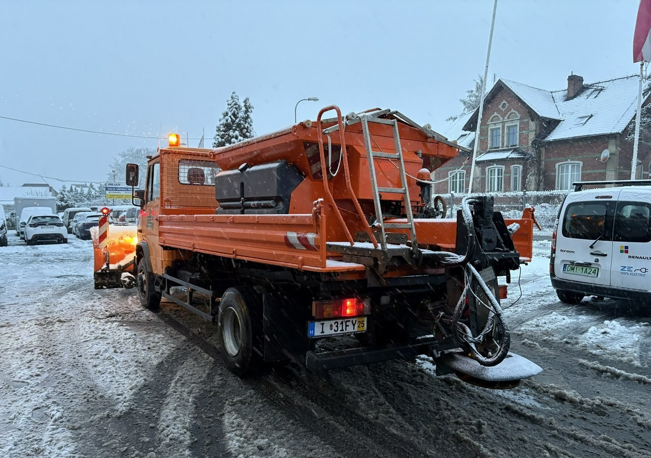 Mercedes-Benz Inny Mercedes-Benz Mercedes Vario 815 Wywrotka 4X4 2004 Pług posypywarka odśnieżarka - Vozilo za čišćenje snega: slika 2 Mercedes-Benz Inny Mercedes-Benz Mercedes Vario 815 Wywrotka 4X4 2004 Pług posypywarka odśnieżarka - Vozilo za čišćenje snega: slika 2
