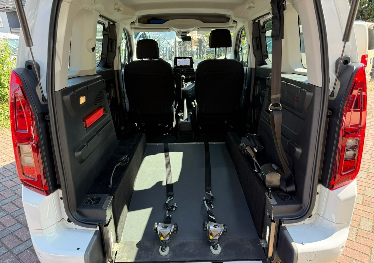 Opel Combo IV Opel Combo Life Niepełnosprawnych inwalida Rampa 32105 km Model 2022 - Automobil: slika 4 Opel Combo IV Opel Combo Life Niepełnosprawnych inwalida Rampa 32105 km Model 2022 - Automobil: slika 4