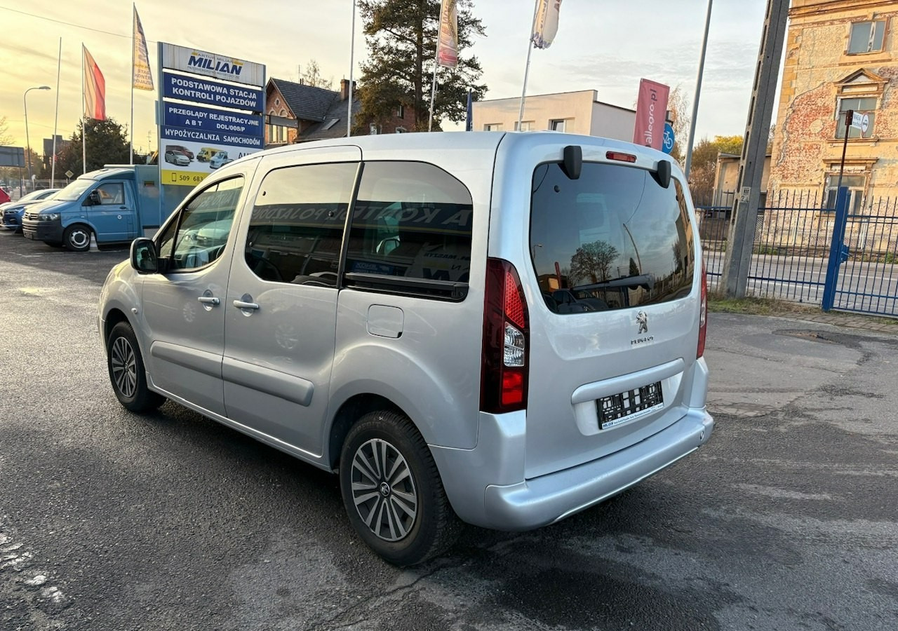 Peugeot Partner II Partner Tepee 1.6 HDI 120KM Family Klimatronik 2xDrzwi 2016 - Karavan: slika 5 Peugeot Partner II Partner Tepee 1.6 HDI 120KM Family Klimatronik 2xDrzwi 2016 - Karavan: slika 5