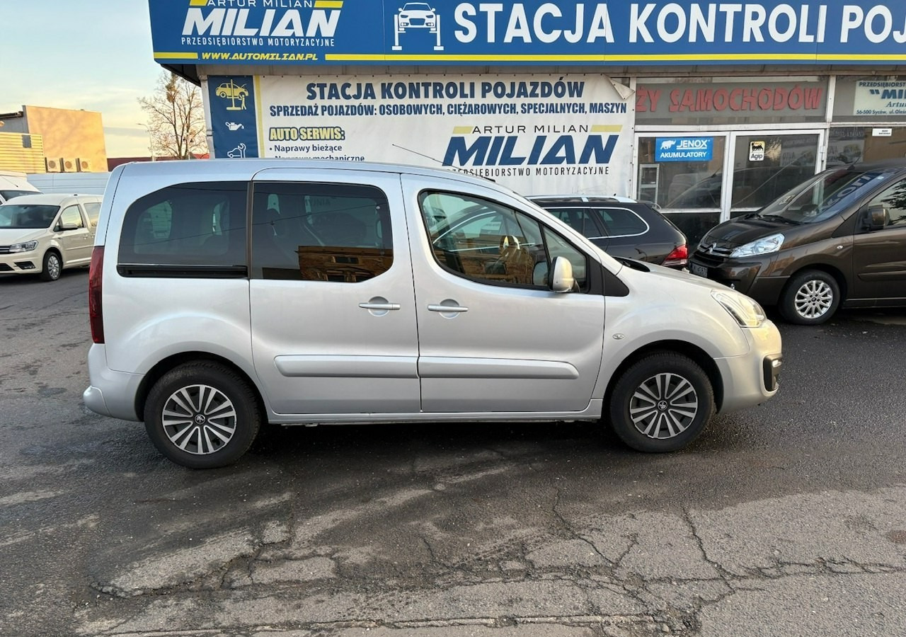 Peugeot Partner II Partner Tepee 1.6 HDI 120KM Family Klimatronik 2xDrzwi 2016 - Karavan: slika 3 Peugeot Partner II Partner Tepee 1.6 HDI 120KM Family Klimatronik 2xDrzwi 2016 - Karavan: slika 3