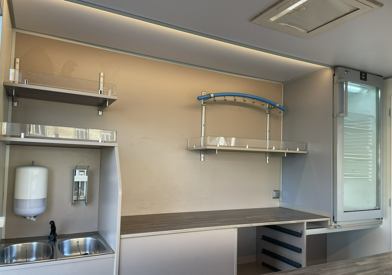 Renault Master Autosklep wędlin Gastronomiczny Food Truck Foodtruck Sklep Borco 201 - Hrana kamion: slika 5 Renault Master Autosklep wędlin Gastronomiczny Food Truck Foodtruck Sklep Borco 201 - Hrana kamion: slika 5