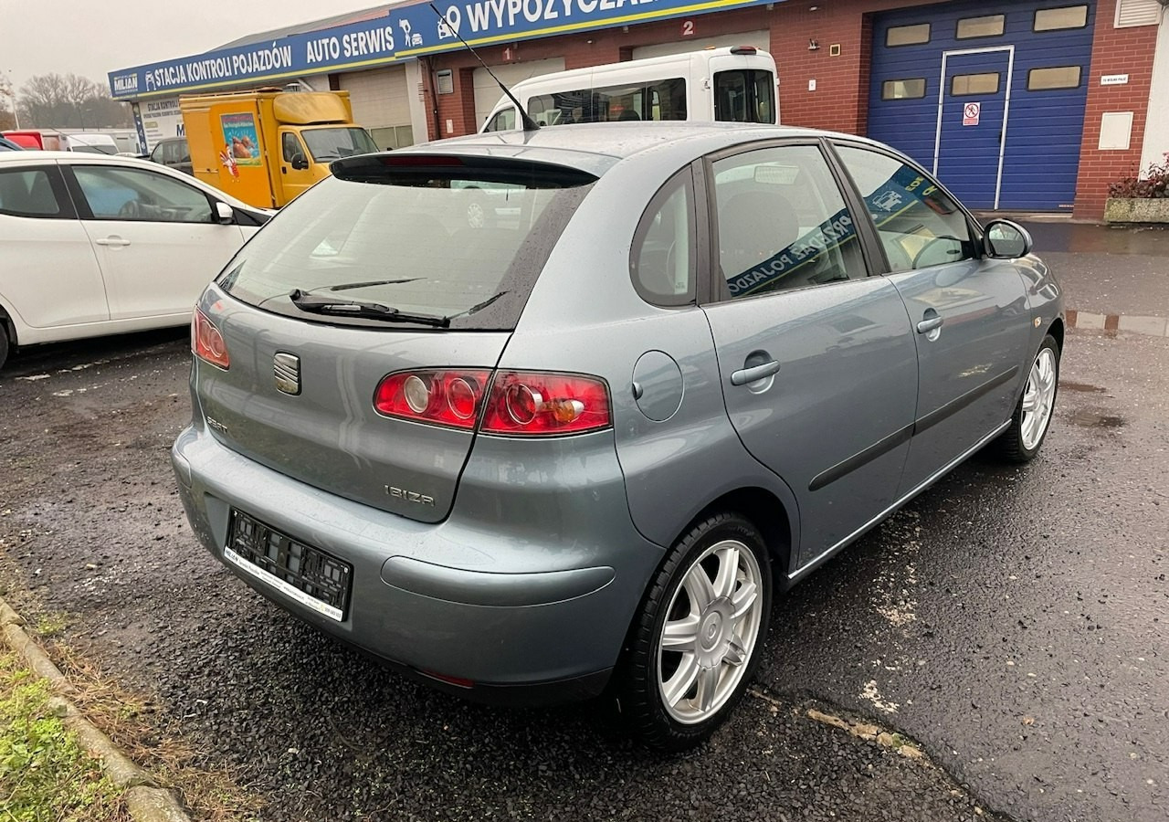 SEAT Ibiza IV 1,4 16V 75KM Sport Edition 1właściciel Klimatronik Alufelgi 2006 - Hečbek: slika 4 SEAT Ibiza IV 1,4 16V 75KM Sport Edition 1właściciel Klimatronik Alufelgi 2006 - Hečbek: slika 4