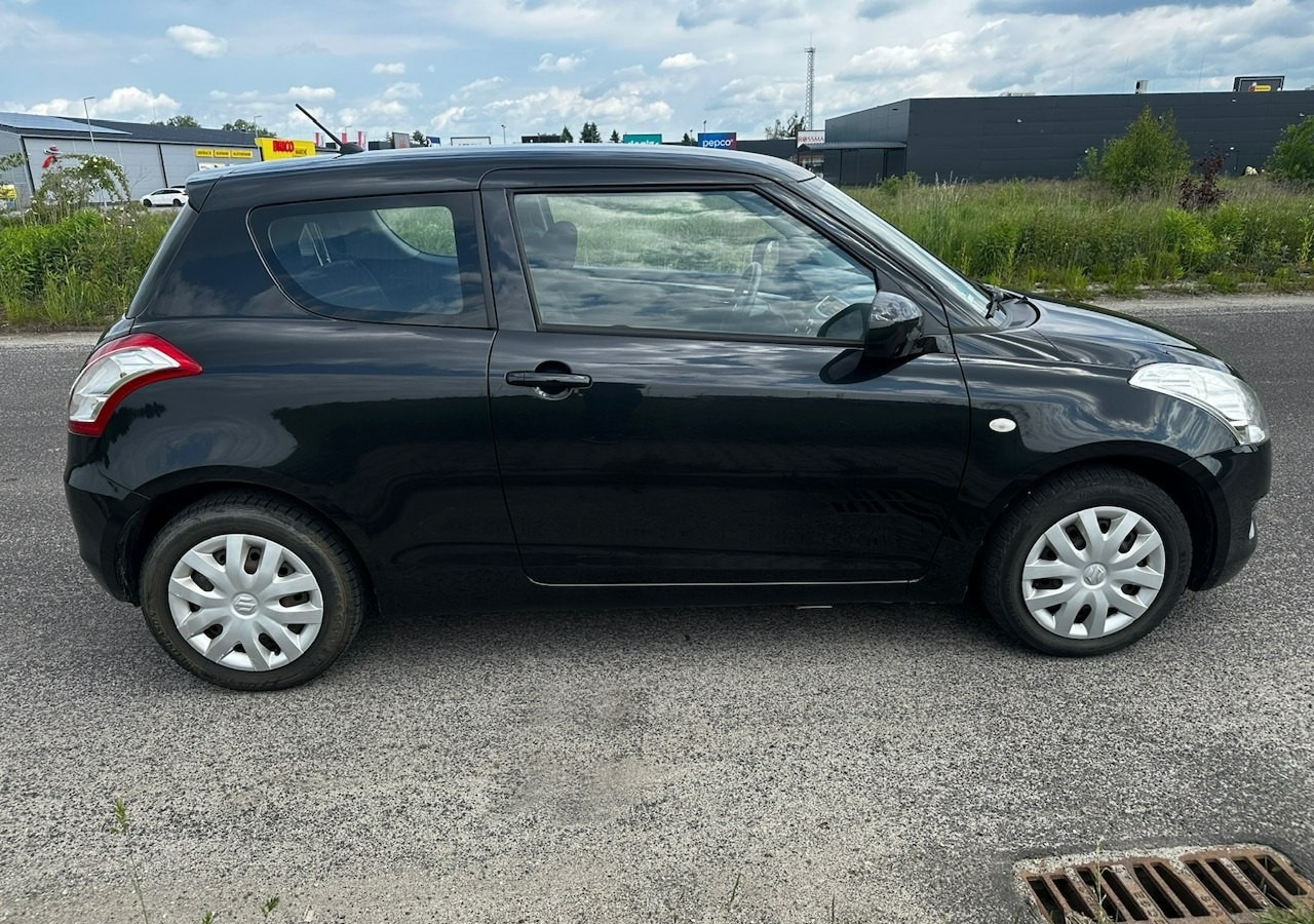 Suzuki Swift V Suzuki Swift 1.2-94KM Klima Model 2012 - Hečbek: slika 5 Suzuki Swift V Suzuki Swift 1.2-94KM Klima Model 2012 - Hečbek: slika 5