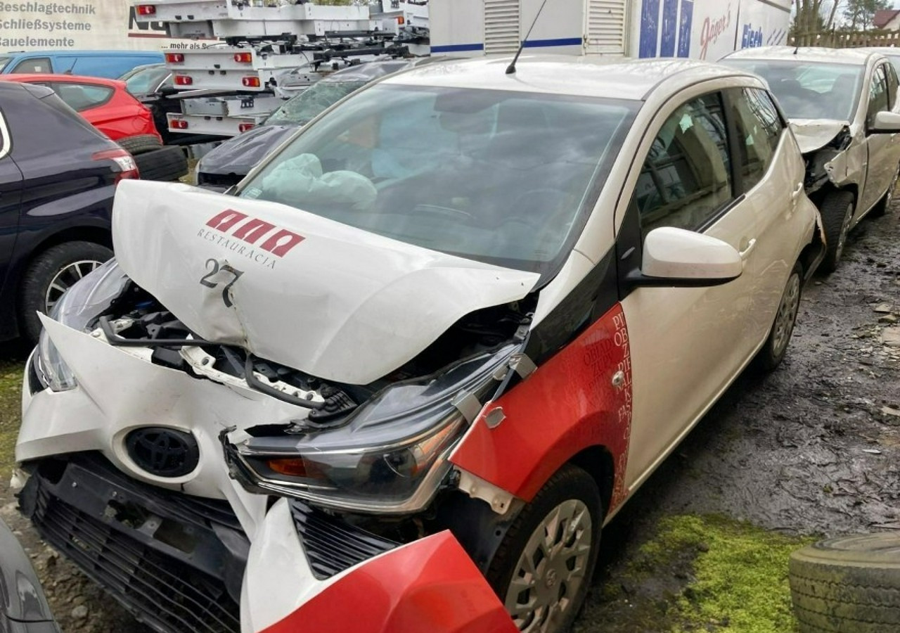 Toyota Aygo II Aygo 1.0-16V Klima Salon PL 2021 Bezyna + LPG - Hečbek: slika 4 Toyota Aygo II Aygo 1.0-16V Klima Salon PL 2021 Bezyna + LPG - Hečbek: slika 4