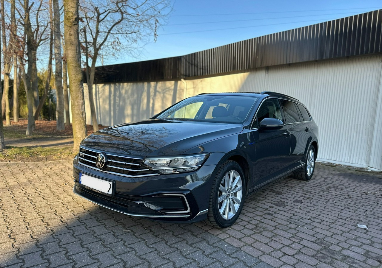 Volkswagen Passat B8 GTE 1.4TSI 218KM Hybryda Plug-in zasięg 50km Panorama*Navi*Skóra*FV2 - Automobil: slika 1 Volkswagen Passat B8 GTE 1.4TSI 218KM Hybryda Plug-in zasięg 50km Panorama*Navi*Skóra*FV2 - Automobil: slika 1