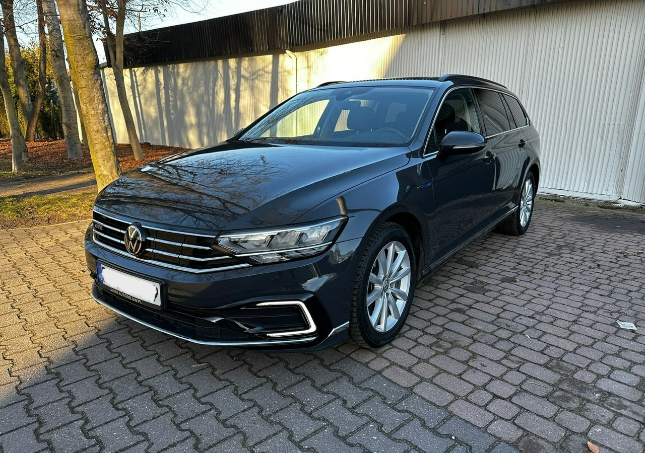 Volkswagen Passat B8 GTE 1.4TSI 218KM Hybryda Plug-in zasięg 50km Panorama*Navi*Skóra*FV2 - Automobil: slika 1 Volkswagen Passat B8 GTE 1.4TSI 218KM Hybryda Plug-in zasięg 50km Panorama*Navi*Skóra*FV2 - Automobil: slika 1